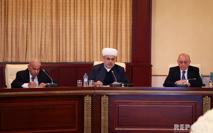 Allahşükür Paşazadə axund və imamlara məzhəb ayrı-seçkiliyi salmağı qadağan edib