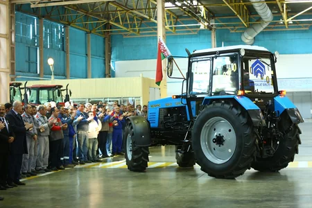 Gəncə Avtomobil Zavodunda 10 mininci traktor konveyerdən çıxıb