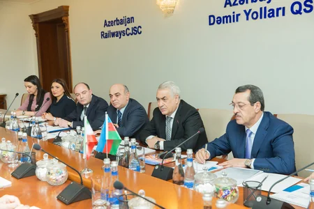 Azərbaycan-İran dəmir yolu bağlantısı ilə bağlı gələcək perspektivlər müzakirə olunub