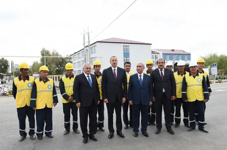 Azərbaycan Prezidenti Kürdəmirdə məktəb binasının açılışında iştirak edib