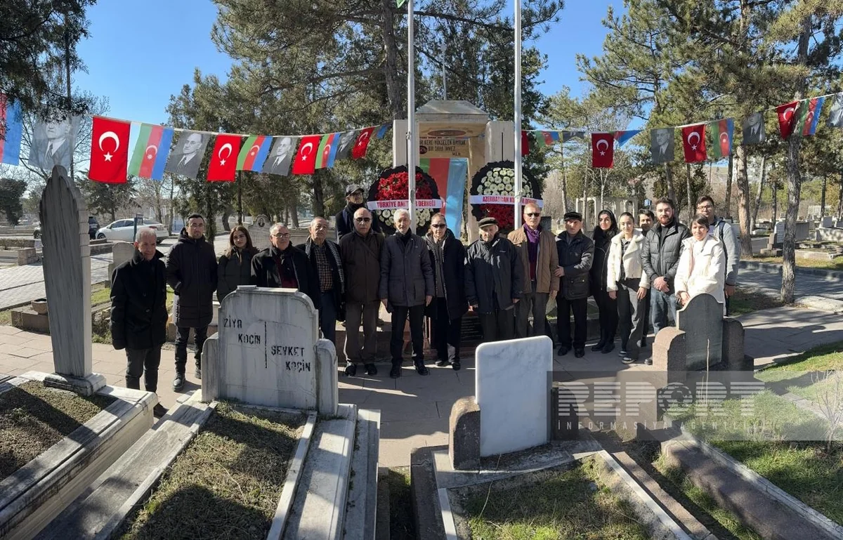 Ankaradakı Azərbaycan Kültür Dərnəyinin üzvləri Rəsulzadənin məzarını ziyarət edib