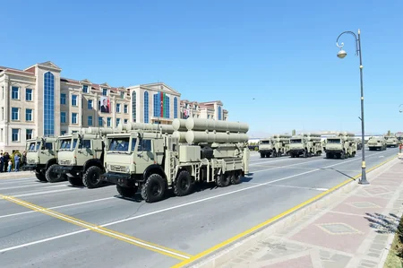 Naxçıvanda hərbi parad keçirilib