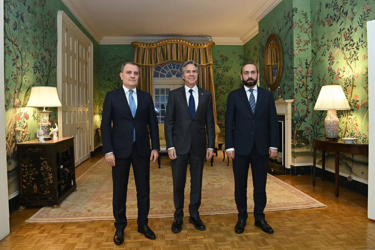 Ceyhun Bayramovun Mirzoyan və Blinkenlə üçtərəfli görüşü başa çatıb