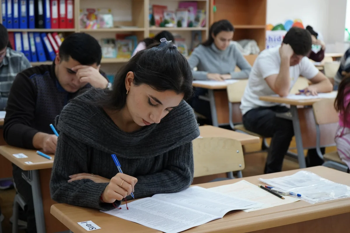Bu gün 3 300-dən çox namizəd dövlət qulluğu üzrə imtahan verib - YENİLƏNİB