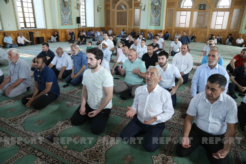 В мечети Тезепир совершен праздничный намаз
