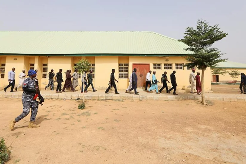 В Нигерии более 800 задержанных бежали из исправительного центра