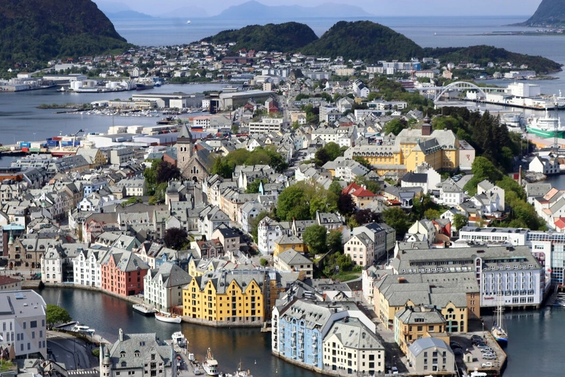 Norway to lift travel restrictions in 3 stages