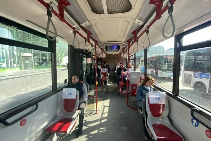 BakuBus avtobuslarında sosial məsafənin gözlənilməsi qaydaları tətbiq edilib