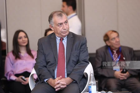 Bakı Forumunda sosial medianın cəmiyyətə müsbət və mənfi təsirləri müzakirə olunub - YENİLƏNİB