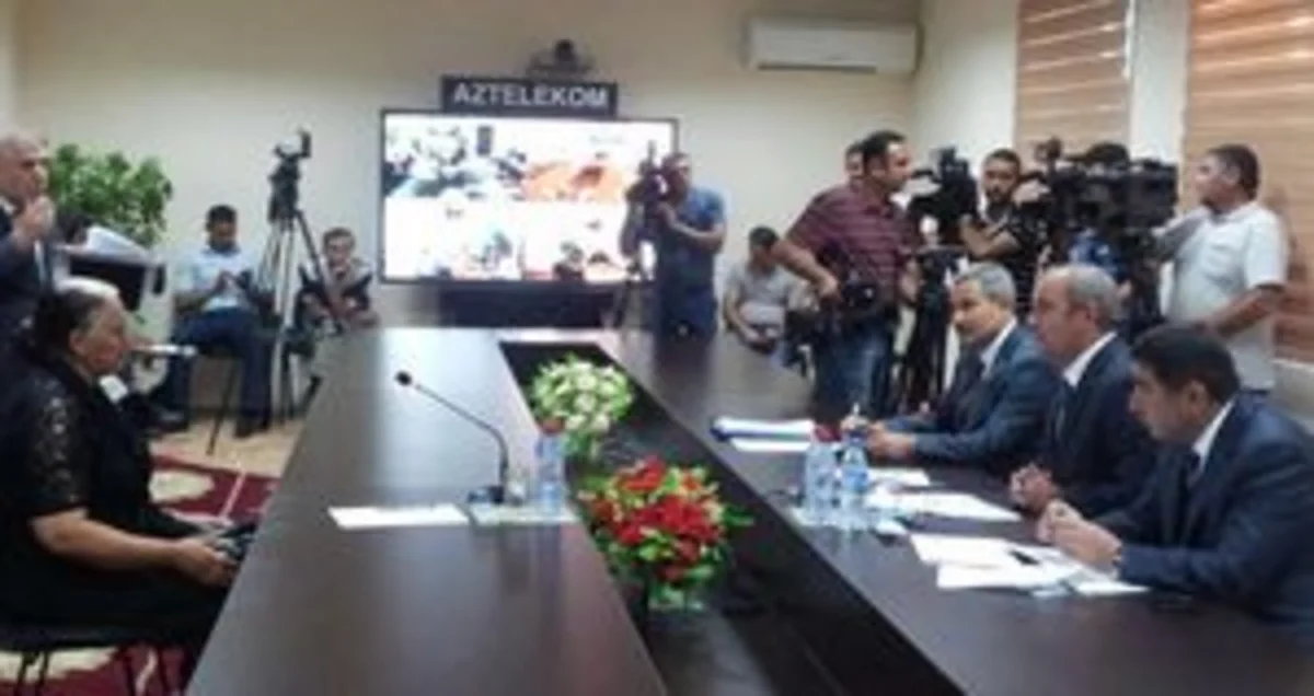 ​Rabitə və yüksək texnologiyalar naziri Yevlaxda vətəndaşlarla görüşüb