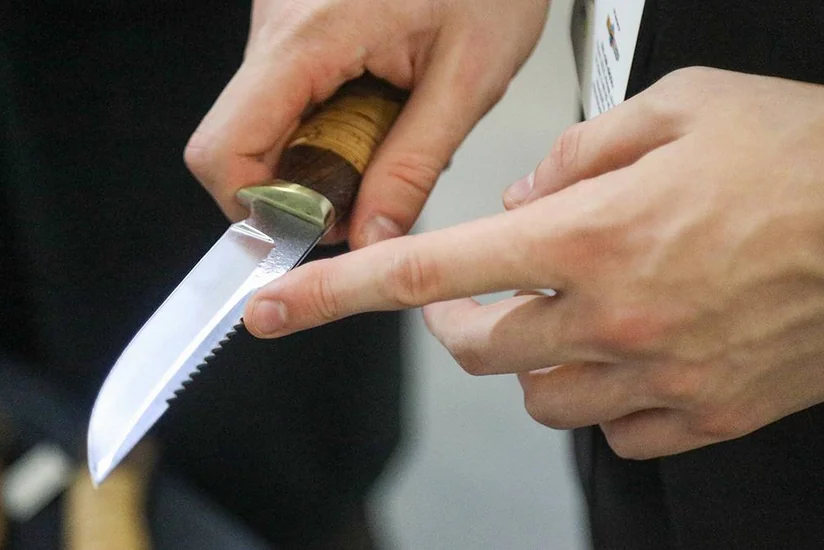 В московском метро мужчина напал с ножом на сотрудника охраны