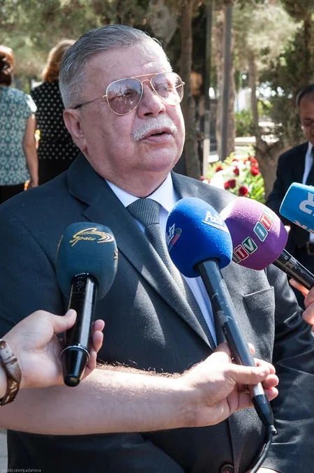 Görkəmli rejissor Zəfər Nemətov Fəxri Xiyabanda anılıb