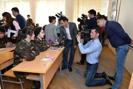 Jurnalistlər gənclərin çağırışaqədərki hazırlıq dərsini izləyib - FOTO