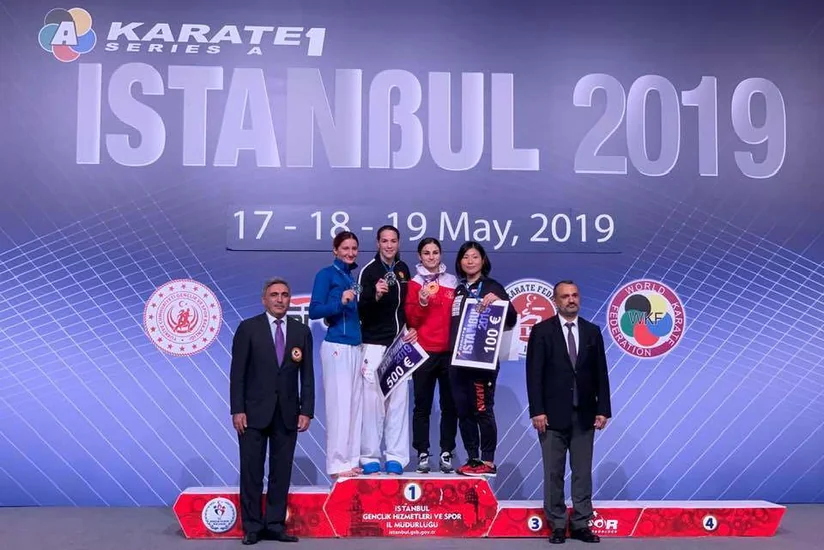 Azərbaycanın qadın karateçisi Seria A-da gümüş medal qazanıb