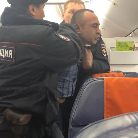 Sərxoş azərbaycanlı Orenburq-Moskva aviareysindən endirilib