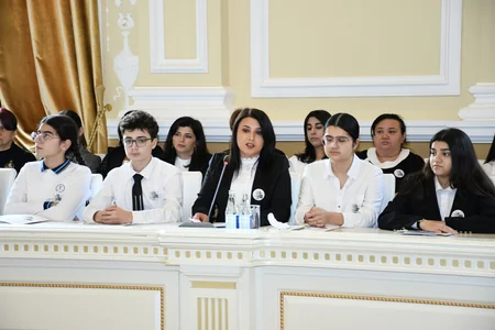 Bakı məktəbliləri Heydər Əliyevlə bağlı kitab yazıb