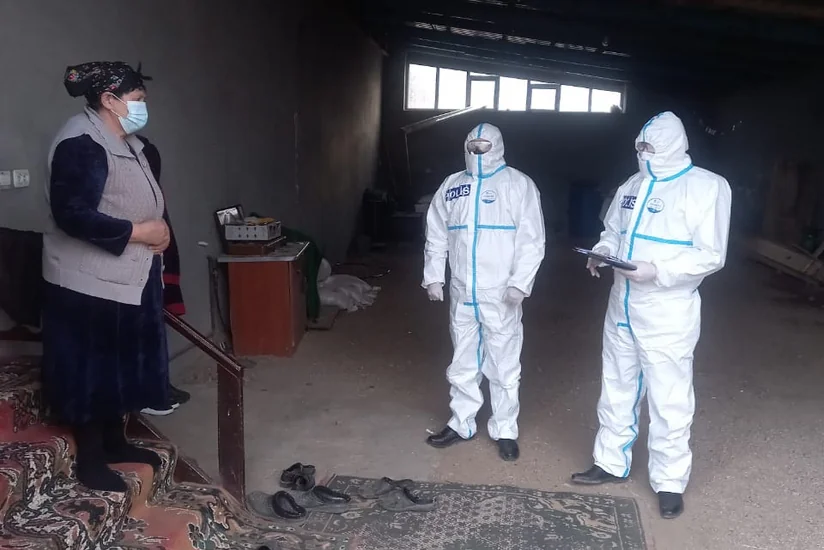 Gədəbəydə polis koronavirusa yoluxan sakinləri ziyarət edib