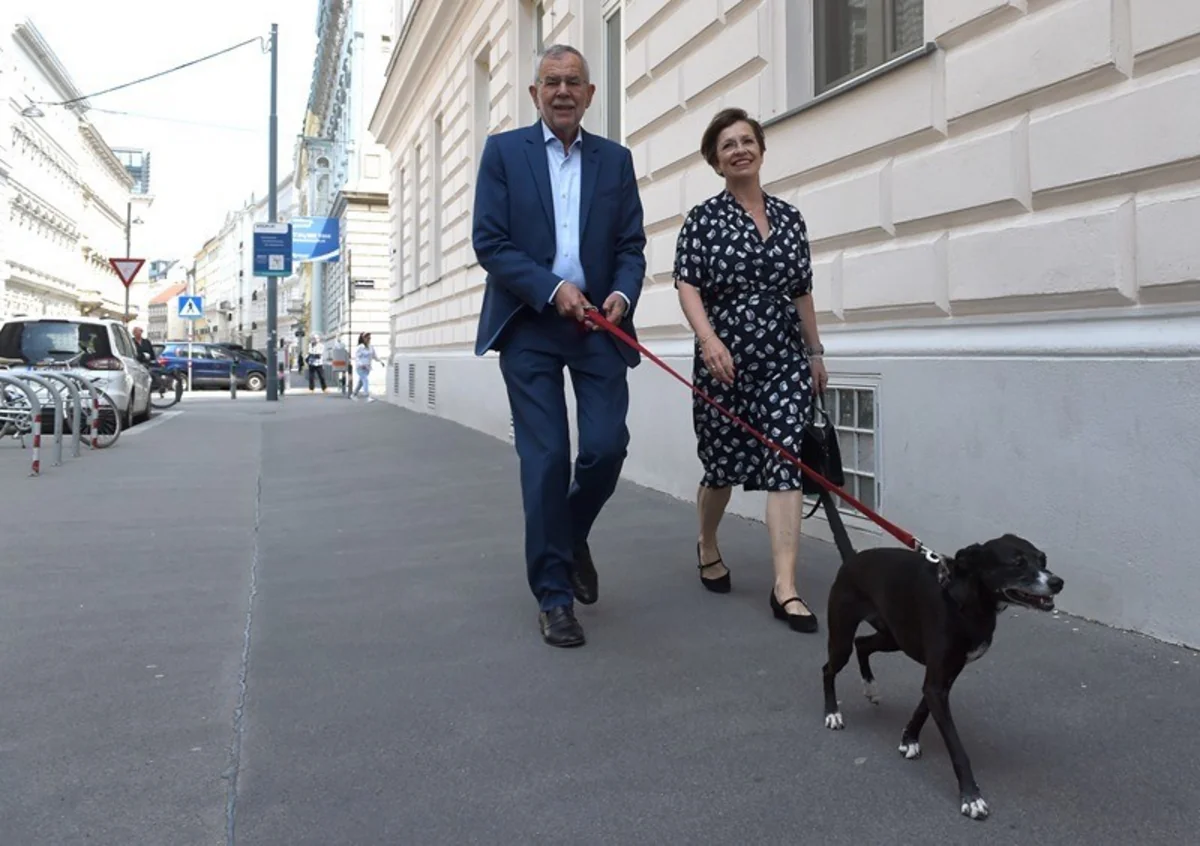 Avstriya polisi ölkə prezidentini bağlı kafedə tapdı - FOTO