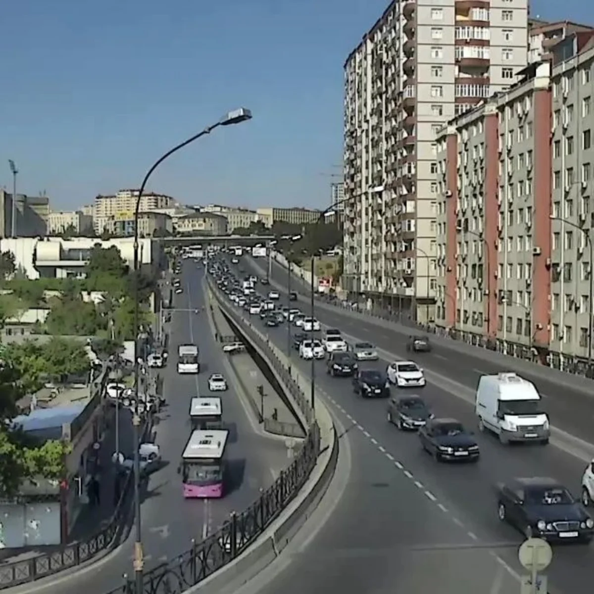 Bakının bir sıra yollarında tıxac yaranıb