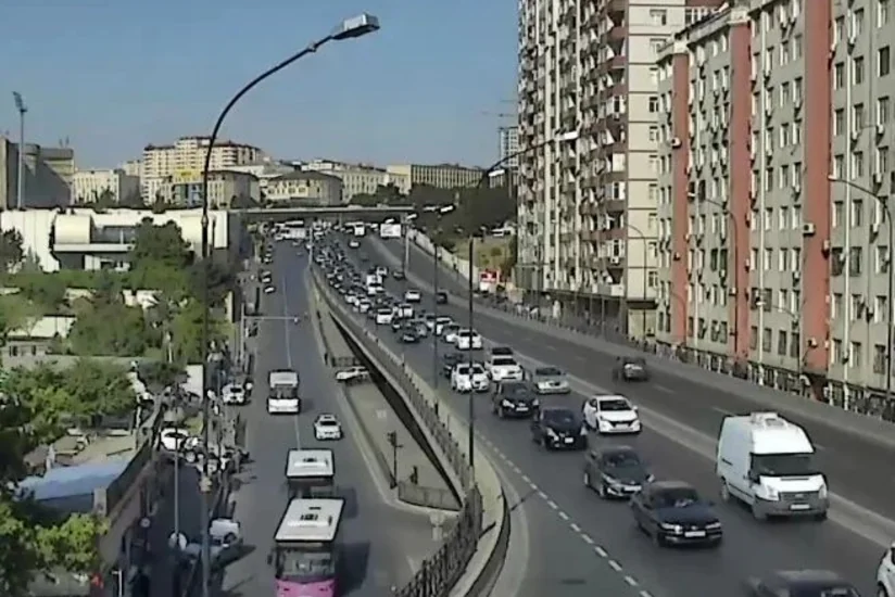Bakının bir sıra yollarında tıxac yaranıb