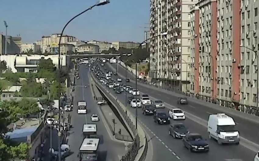 Bakının bir sıra yollarında tıxac yaranıb