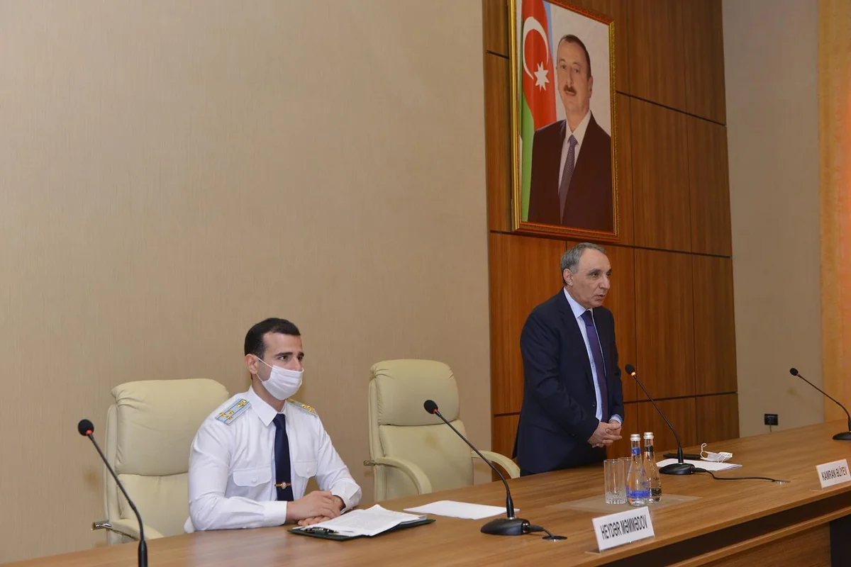 Baş prokuror prokurorluqda ictimai əsaslarla çalışan könüllülərlə görüşdü