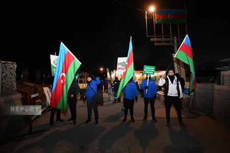 Акция протеста на дороге Ханкенди-Лачын продолжается и в вечерние часы