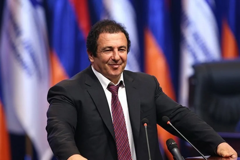 Ermənistanda Qaqik Sarukyandan deputat mandatının təhvil verilməsi tələb olunur