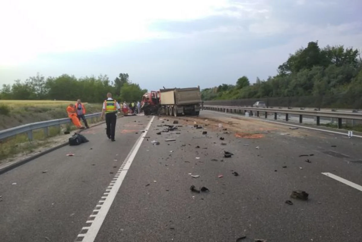 Macarıstanda mikroavtobus qəzaya uğrayıb, 9 nəfər ölüb