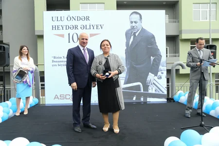 Prezident İlham Əliyevin tapşırığı ilə dənizçilər üçün tikilən yaşayış kompleksi təhvil verilib