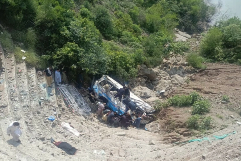 Pakistanda avtobus dərəyə aşıb, 25 nəfər ölüb