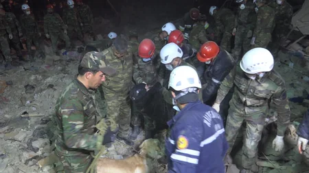 Xilasedicilər Gəncədə dağıntılar altından 52 yaralı və 13 meyit çıxarıb