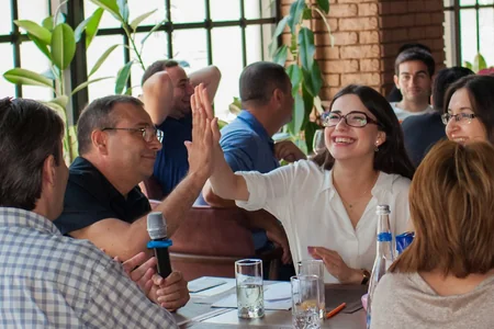 “Nar” mətbuat nümayəndələrini təbrik edib