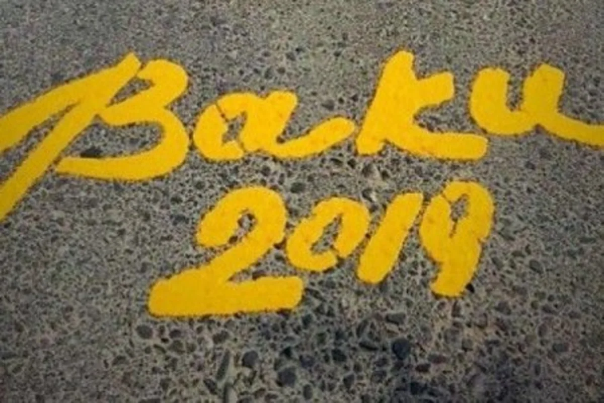 Bu gecədən Bakı yollarında sarı zolaq qadağası qüvvəyə minəcək - SİYAHI