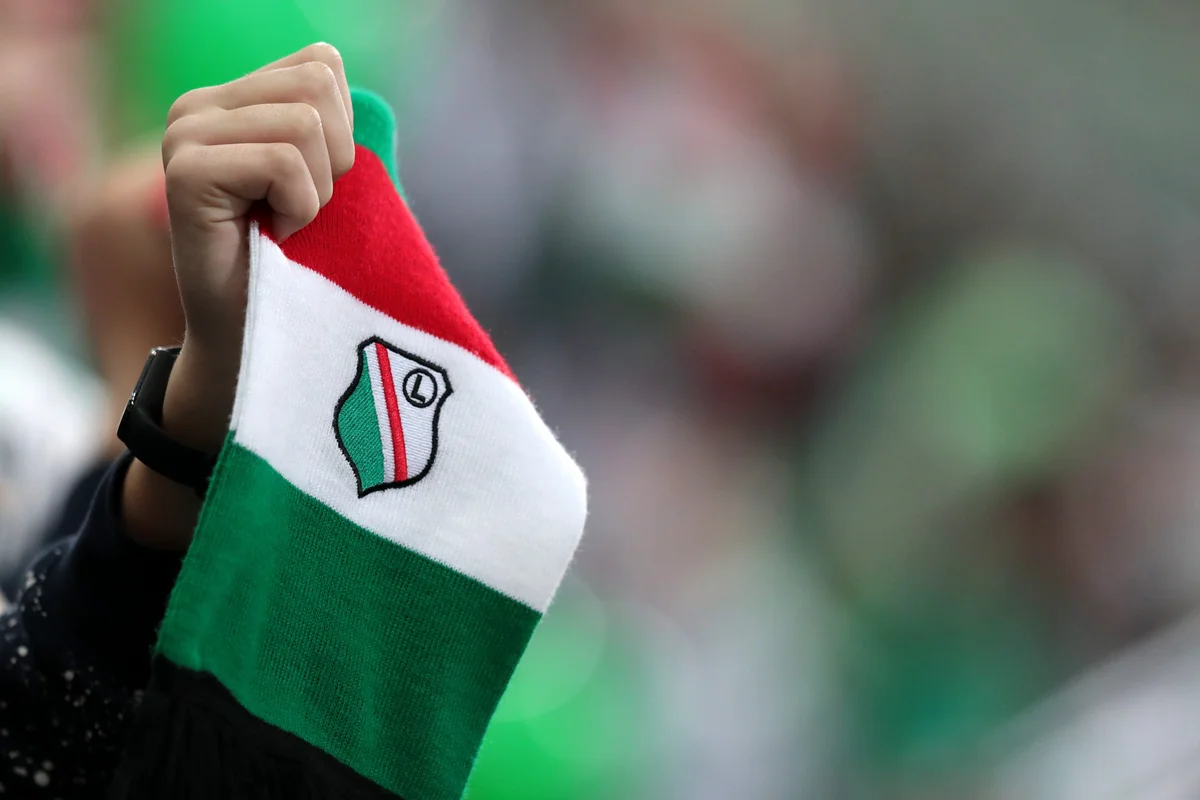 UEFA Polşa klubunu azarkeşlərə görə cərimələyib