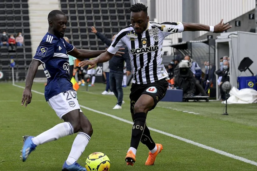 Neftçi fransalı müdafiəçi ilə maraqlanır