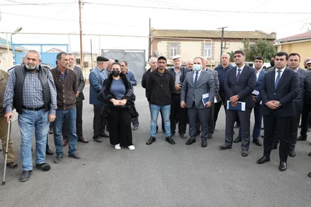 Rəsmi şəxslər Hövsanda sahibkarların problem və təkliflərini dinləyib
