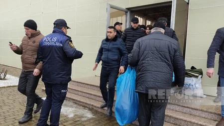 Qaxda yığılan yardımla dolu ilk TIR Türkiyəyə yola düşüb