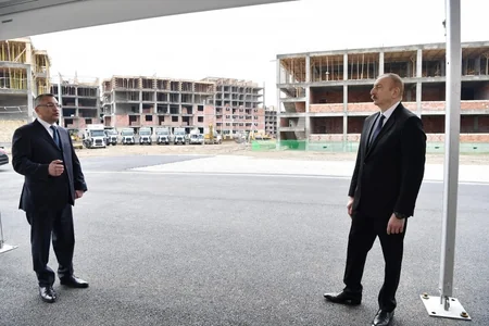 Prezident məcburi köçkünlər üçün binalarda tikinti işlərinin gedişi ilə tanış olub - YENİLƏNİB