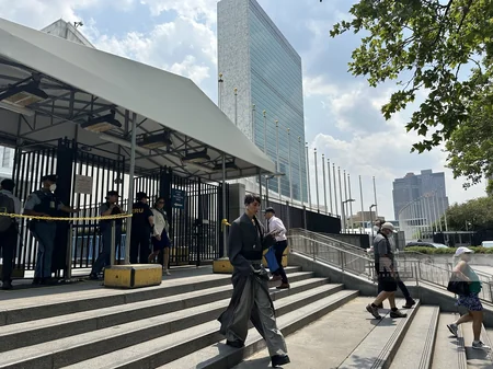 В штаб-квартире ООН спущены флаги