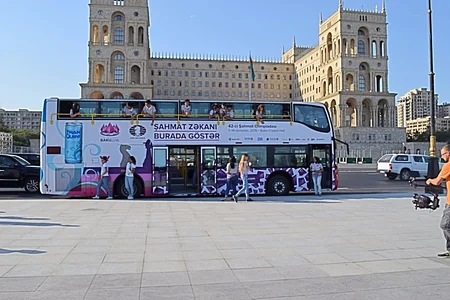 Baku launches chess bus