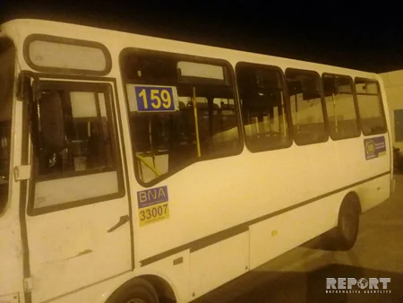 Bakıda sərnişin avtobusu yük maşınına çırpılıb, 8 nəfər xəsarət alıb - FOTO