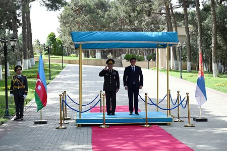 Zakir Həsənov Serbiyalı həmkarını Azərbaycanda keçiriləcək beynəlxalq müdafiə sərgisinə dəvət edib