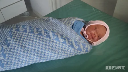 Bərdə xəstəxanasının qarşısına atılan körpənin evdə doğulduğu məlum olub - FOTO