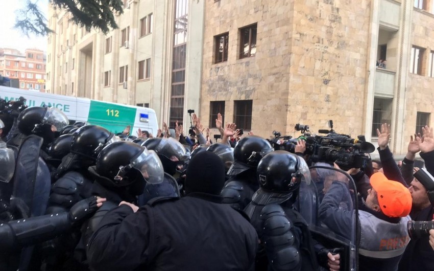 Tbilisidə etirazçılar parlament binasını yenidən bloklamağı planlaşdırırlar