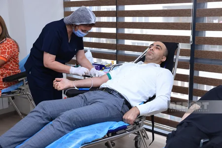 В Азербайджанском институте теологии проводится акция по сдаче крови в связи с днем Ашура