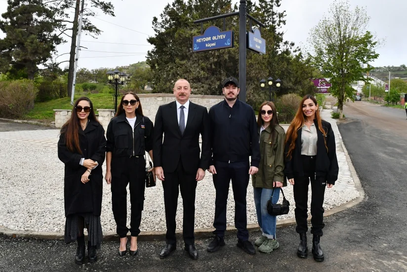 Şuşada Heydər Əliyev və 8 Noyabr küçələrinin kəsişməsində lövhələrin açılışı olub