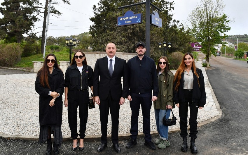 Şuşada Heydər Əliyev və 8 Noyabr küçələrinin kəsişməsində lövhələrin açılışı olub