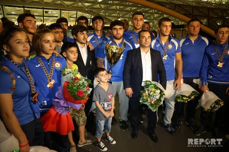 İlk dəfə Avropa çempionu olan Azərbaycanın cüdo yığması Vətənə qayıdıb - FOTO - VİDEO