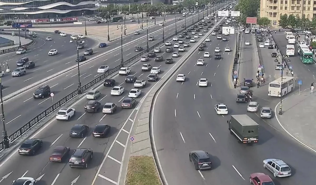 Bakının bir sıra yollarında tıxac yaranıb